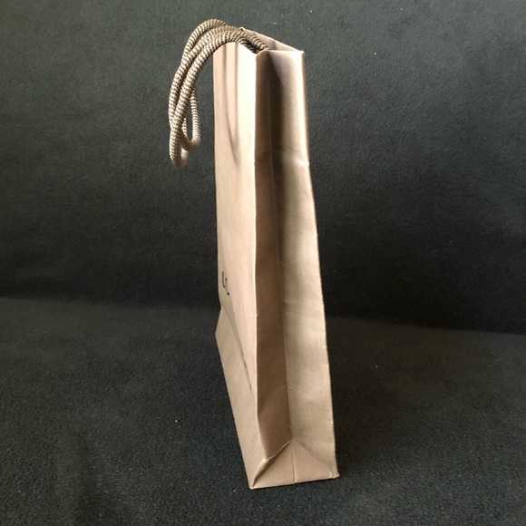 Louis Vuitton Gift Bag - Picture 4 of 4